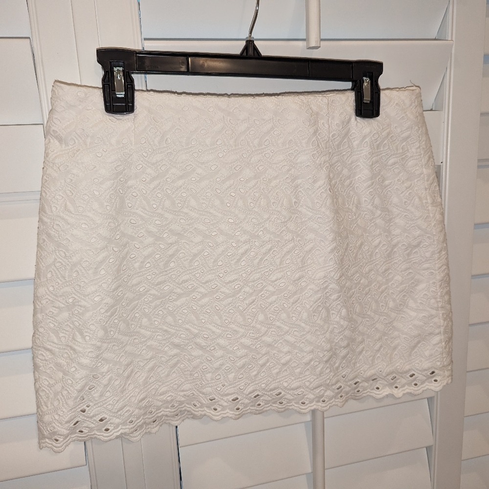 Lilly Pulitzer | Women's White Resort Tate Eyelet Mini Skirt (Size 6) EUC